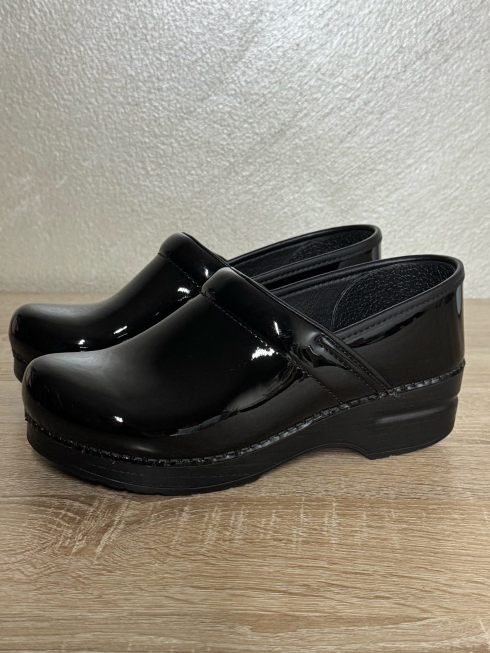 Dansko Professional Black Patent
Leather Clogs Women Size 38 US 7.5